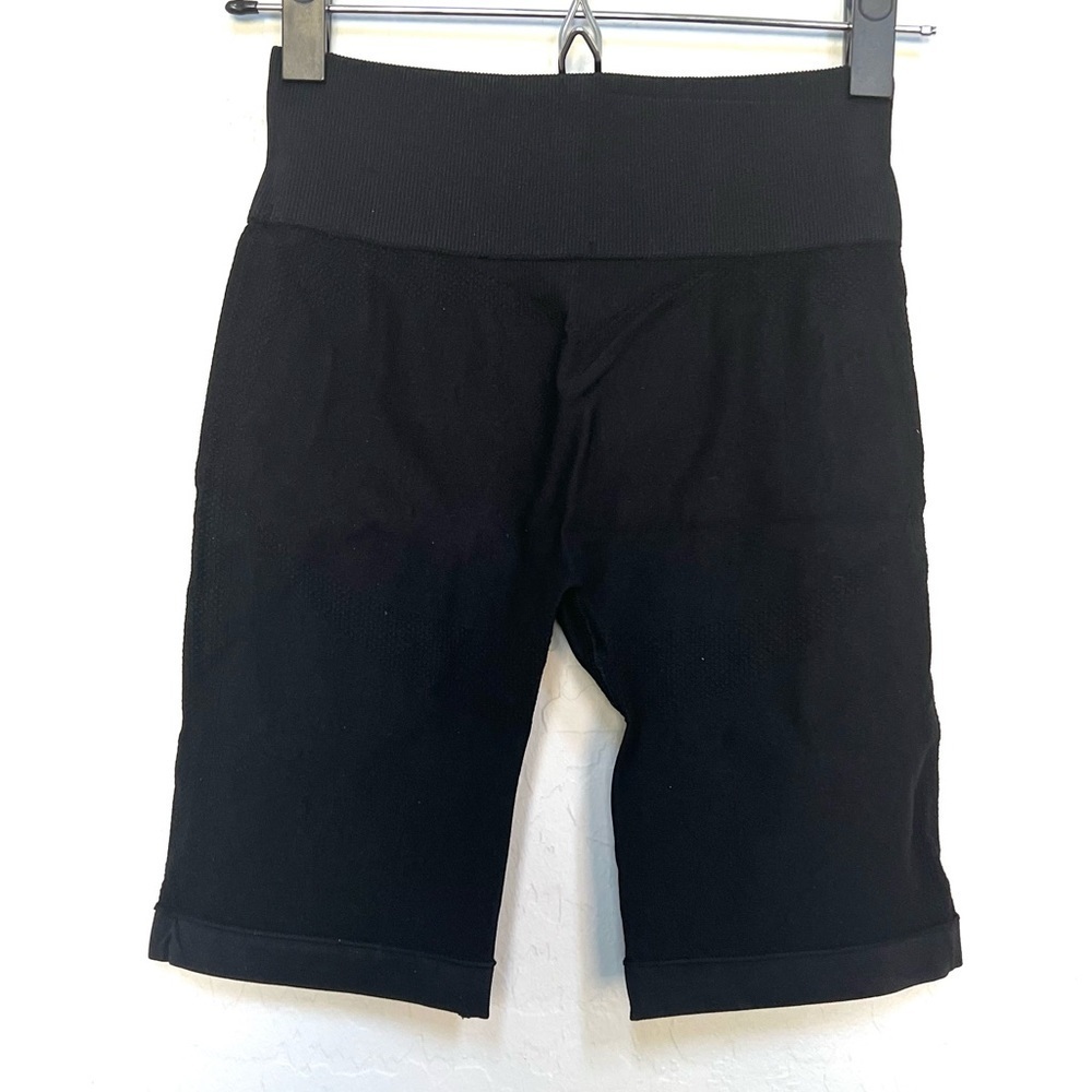 Halara High Waisted Running Biker Shorts in black size small - Picture 4 of 6